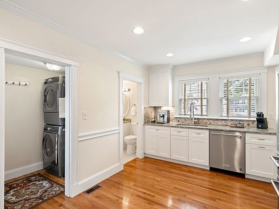 5th image of 40 Ansonia Rd