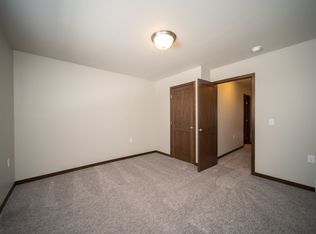 4802 S Hosta Ave, Sioux Falls, SD 57110