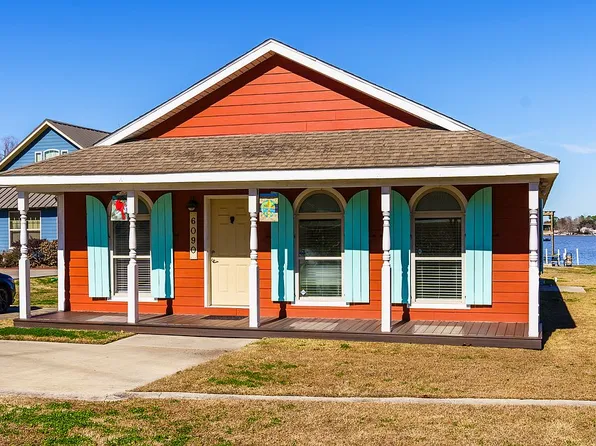 6090 False River Rd, Lakeland, LA 70762