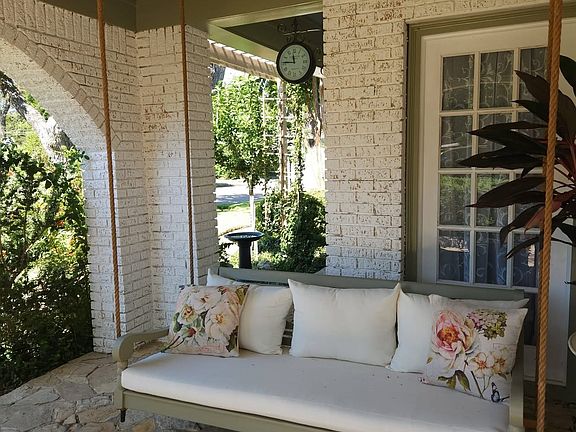 4th image of 3027 Windsor Ave