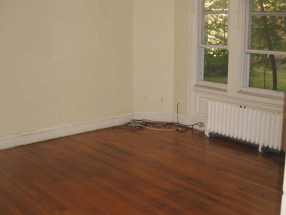 1st image of 102 S Lake Ave APT 6