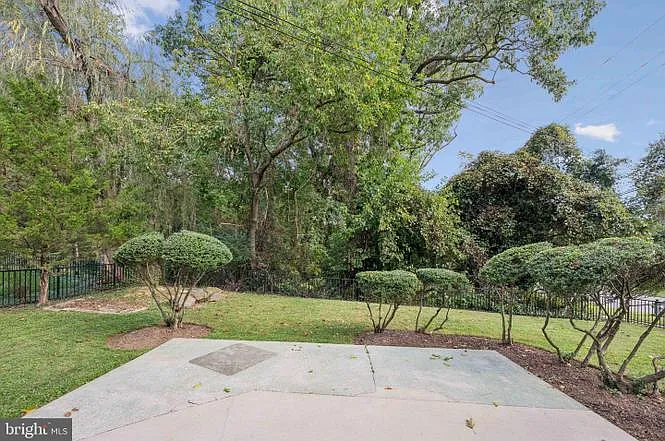 9801 Arbor Hill Dr — Photo 12