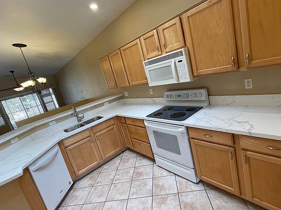 3rd image of 3944 W Mercury Way