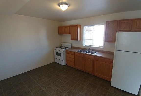 4th image of 1004 Carlisle Blvd SE