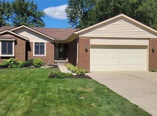 11027 Russell St, Utica, MI 48317