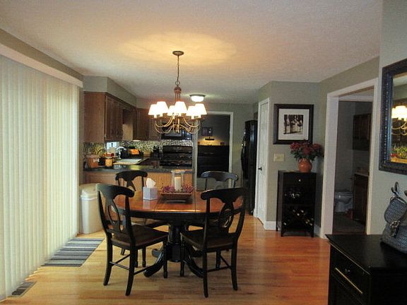 3rd image of 970 Beechwood Dr
