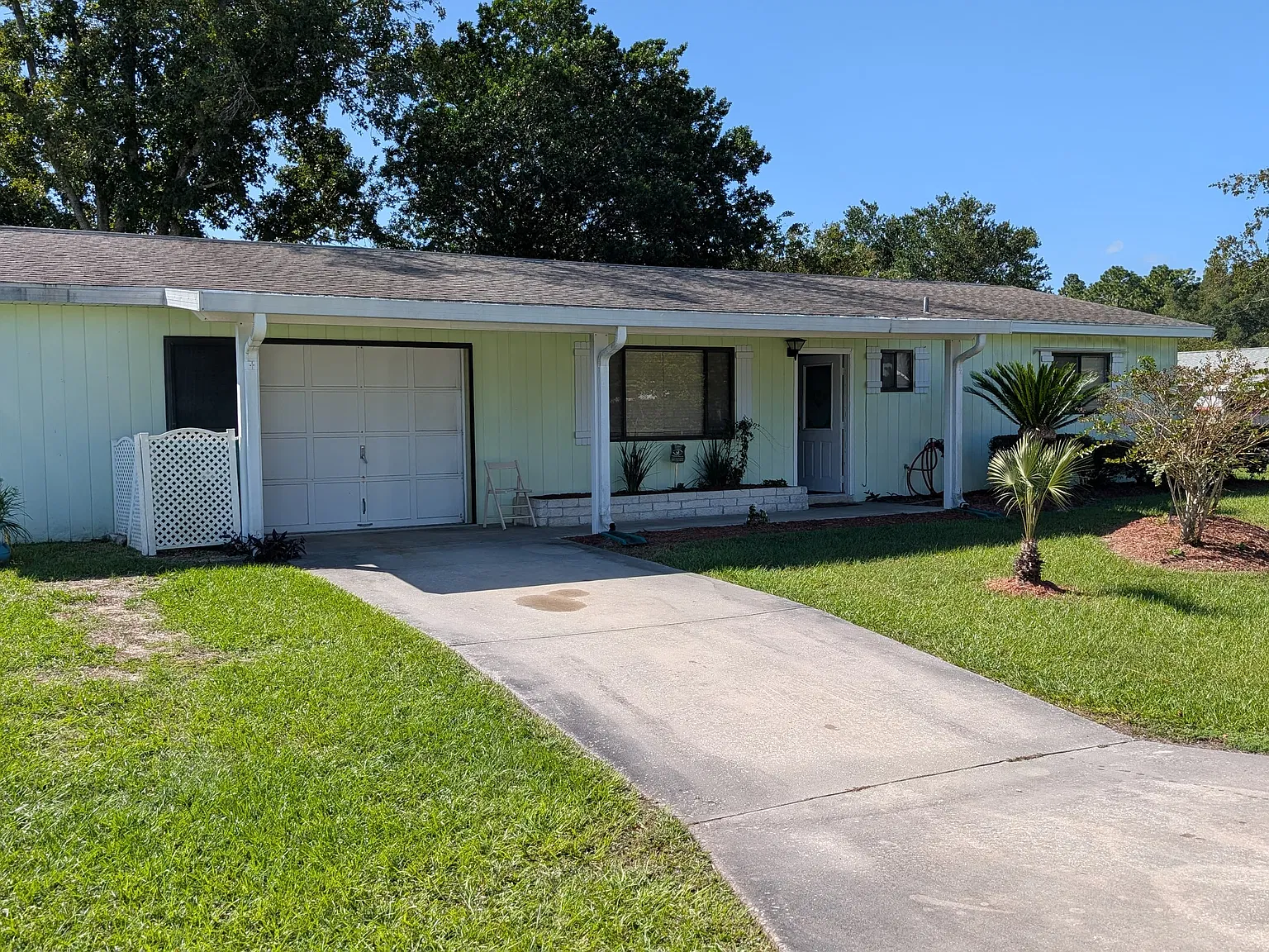2 bed, 1040 sqft, $1,300 — Photo 1