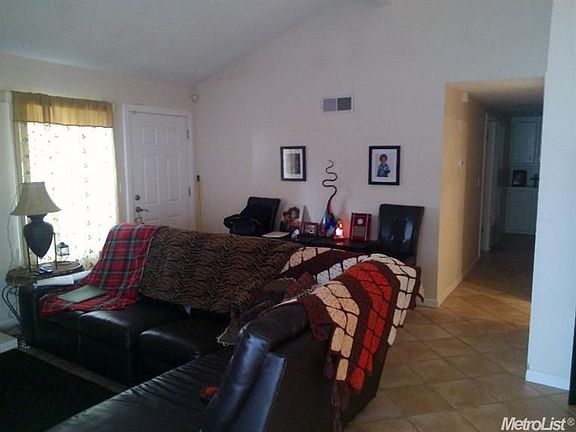 5th image of 110 Touchstone Pl