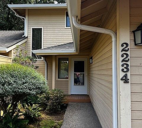 Walkway to Front Door