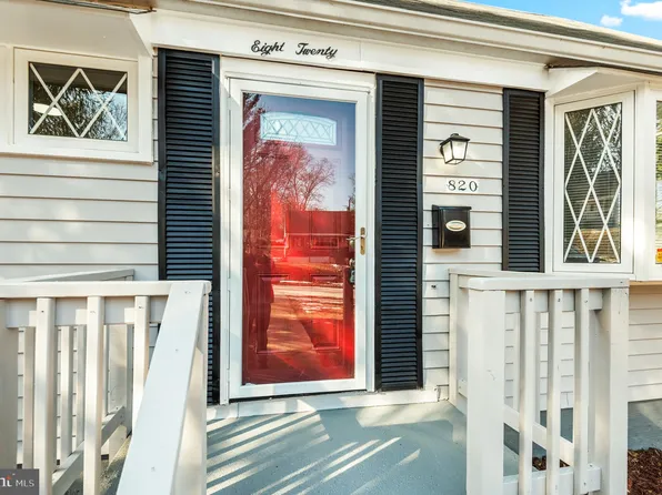 820 Templecliff Rd, Pikesville, MD 21208