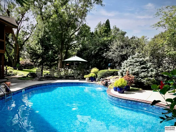 1214 N 161st Cir, Omaha, NE 68118