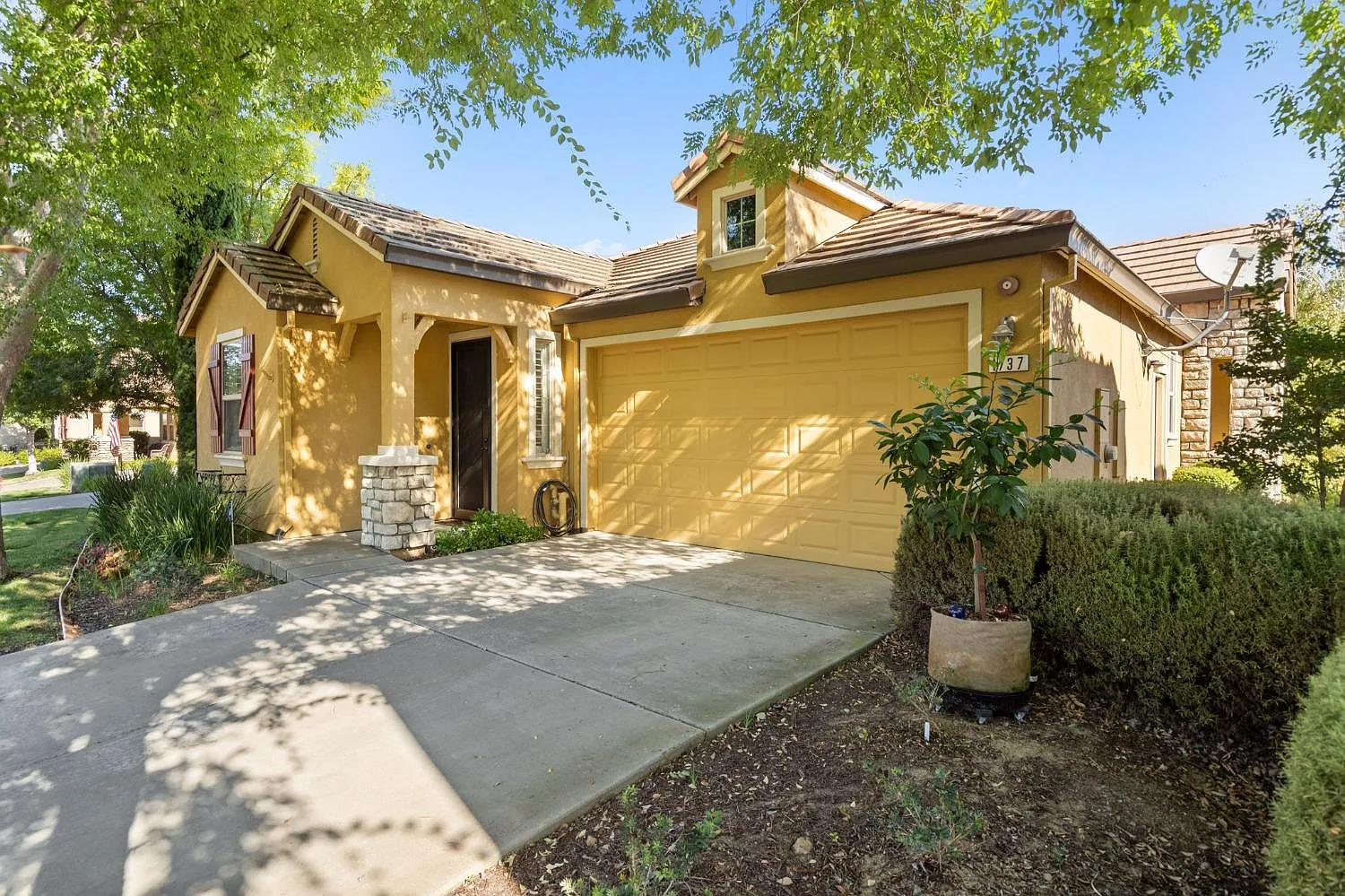 1737 Marseille Ln photo 1