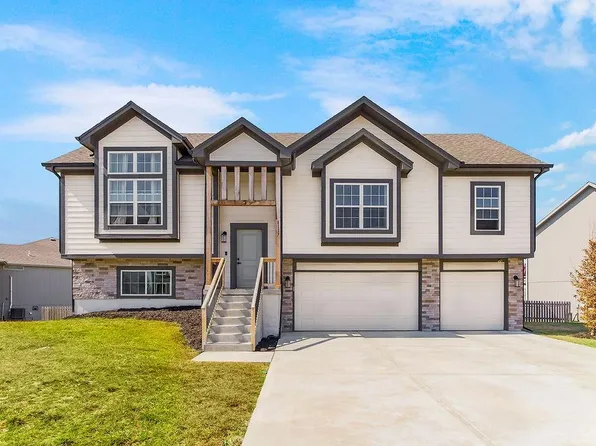 8117 SE Holly Dr, Blue Springs, MO 64014