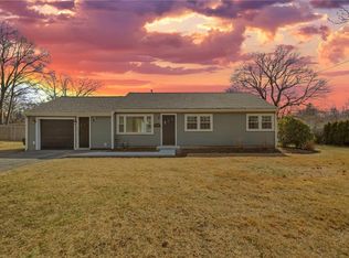 684 County Rd, Barrington, RI 02806