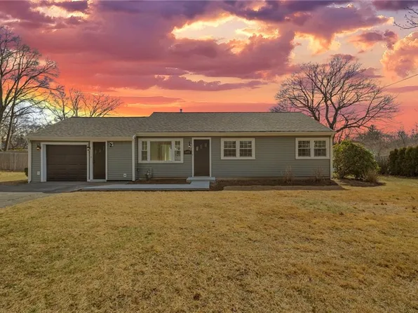 684 County Rd, Barrington, RI 02806