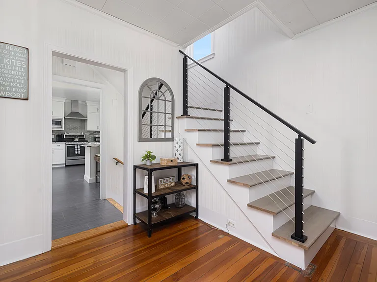 4 Vaughan Ave — Photo 8