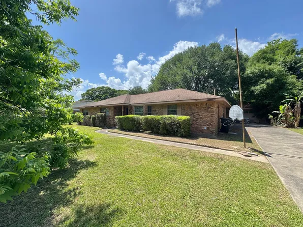 6299 Garner St, Groves, TX 77619