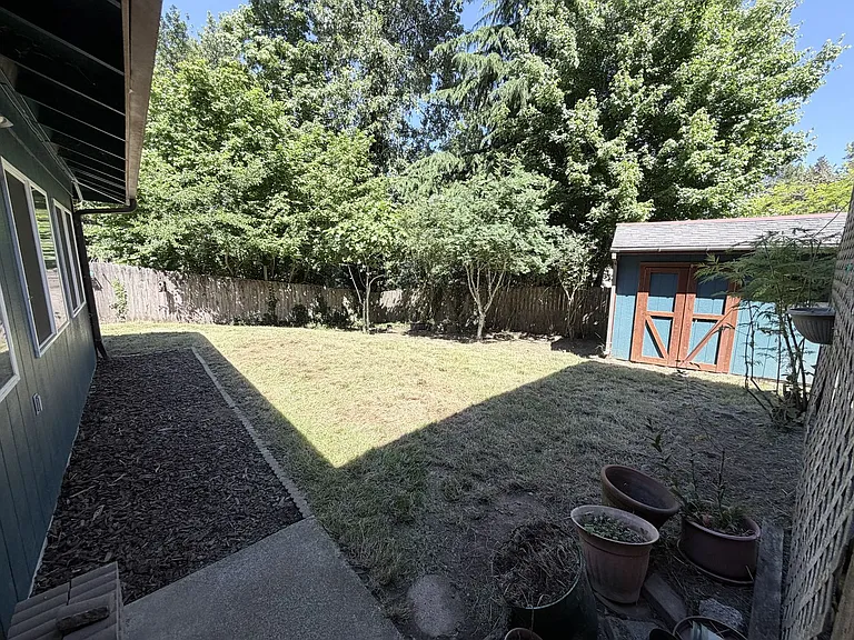 2525 Crestview Dr S — Photo 15