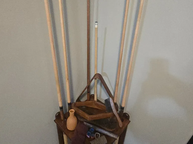 Basement: Pool table equipment