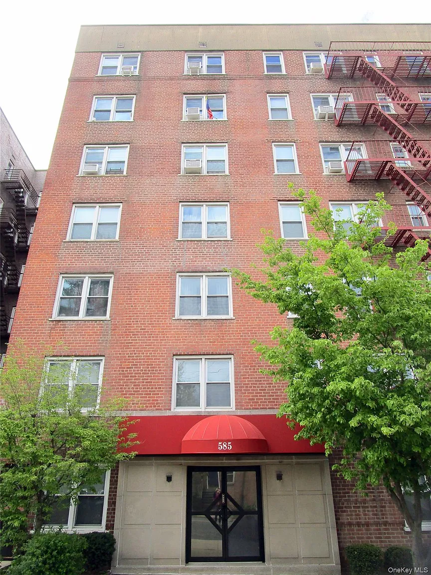 585 McLean Avenue #6D photo 1