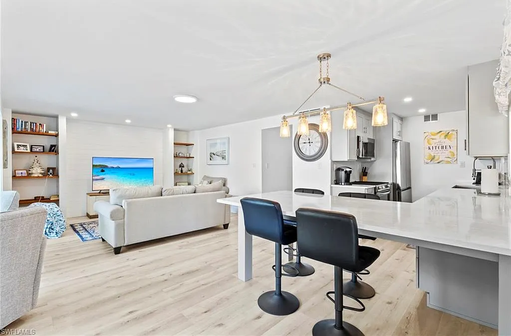 2 bed, 2.0 bath, 1080 sqft, $8,500 — Photo 4