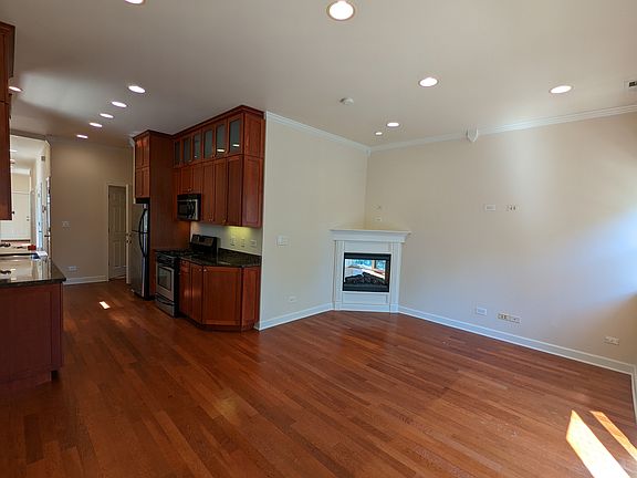 3rd image of 2844 N Hamlin Ave