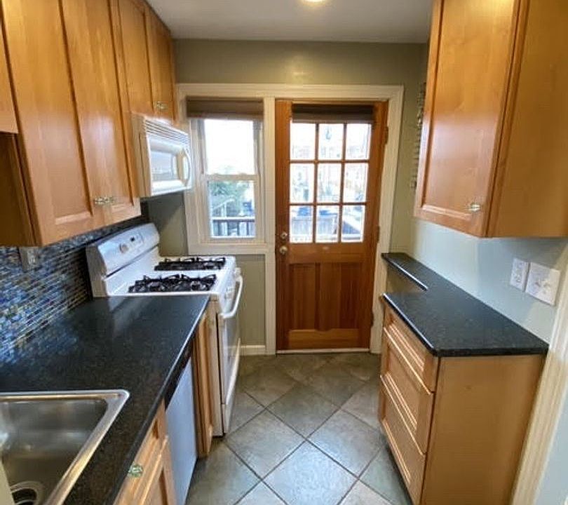 1st image of 511 E Windsor Ave