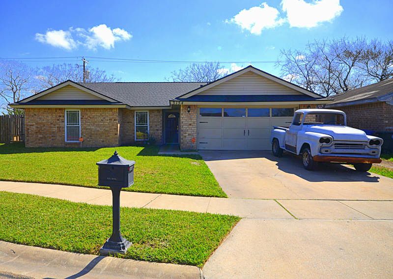 1st image of 3154 Crest Veli Dr.