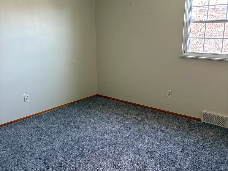 229 B Whitestown Vlg — Photo 7