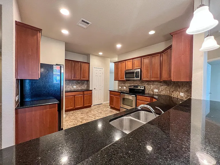 923 Avery Pkwy #2 — Photo 15