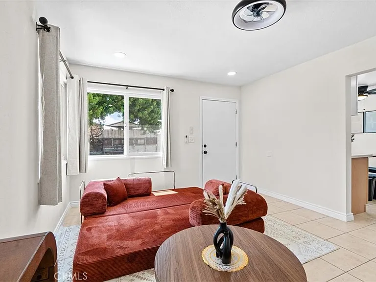 1097 Bonita St — Photo 4