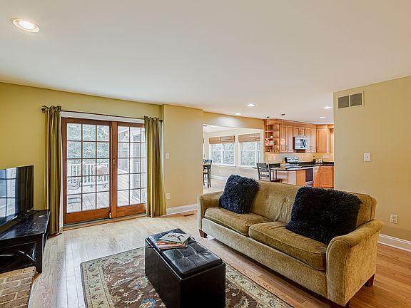 2nd image of 511 White Horse Ct