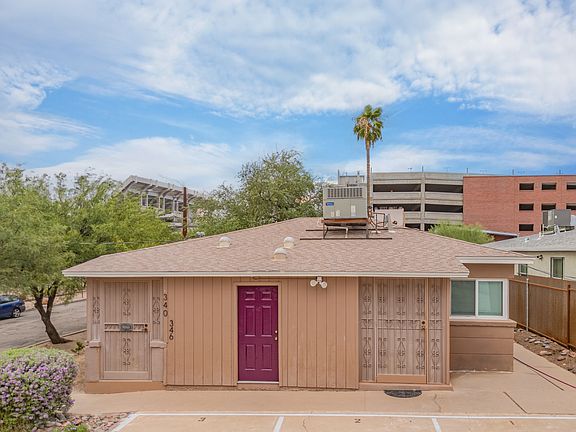 2 separate exterior entrances