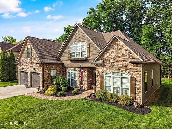 2nd image of 1155 Front Royal Ln
