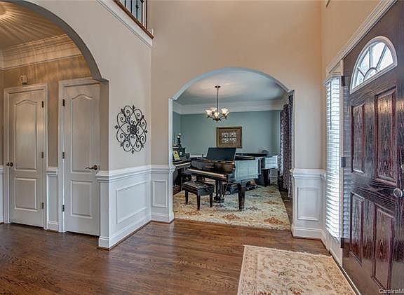 4th image of 5316 Old Town Ln