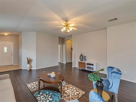 5th image of 505 Washington Square Dr