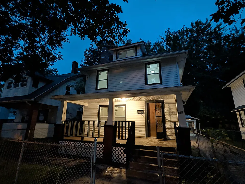 637 East Ave