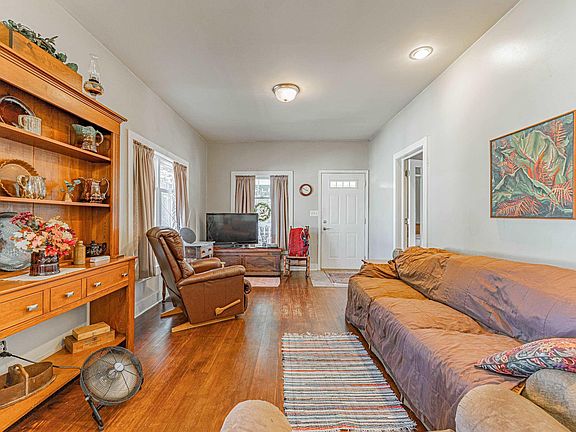 5th image of 309 N Bogardus St