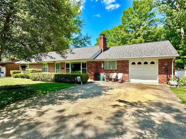 17 Westgate Dr, Swansea, IL 62226