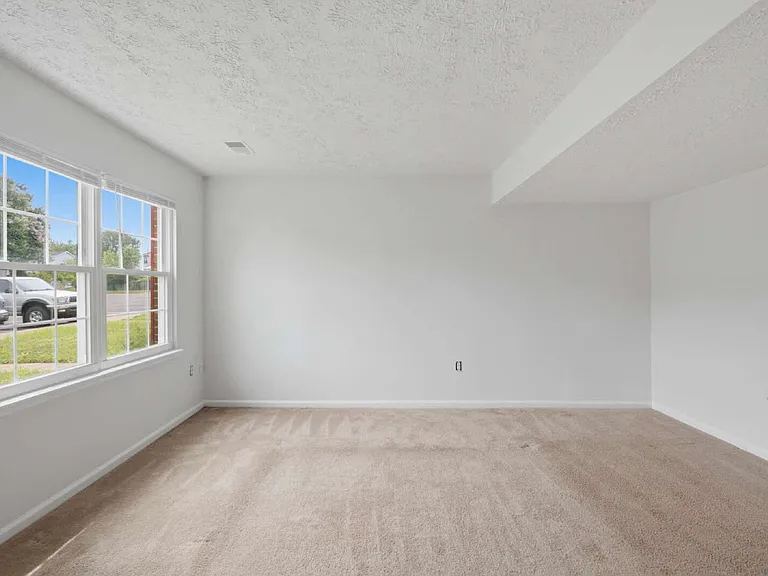 8635 Reinecke Ct — Photo 7