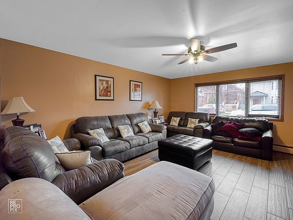 3rd image of 2735 S Lombard Ave