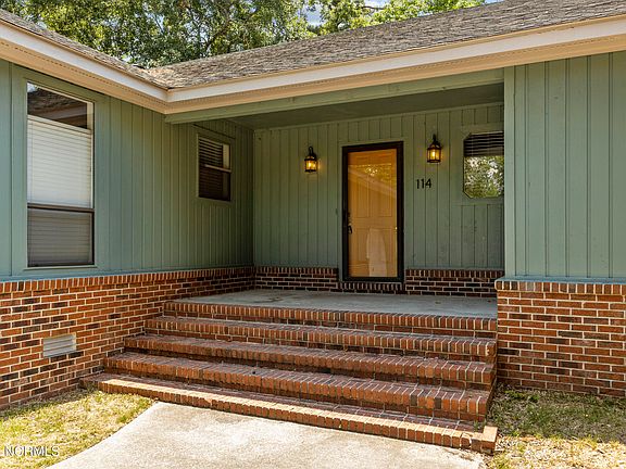 4th image of 114 Fairway Drive E
