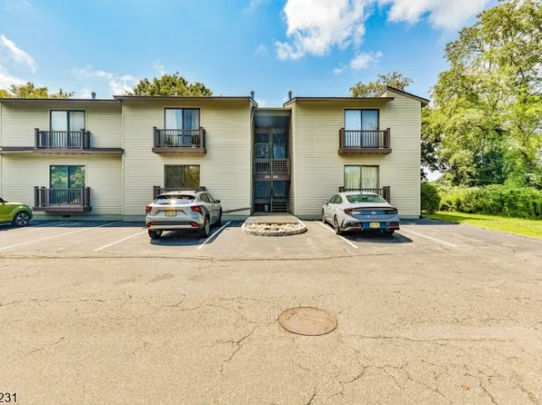 813 Spruce Hills Dr, Glen Gardner Boro, NJ 08826