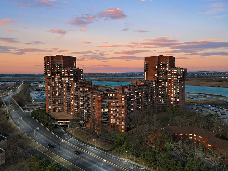 226 Harmon Cove Tower #226 — Photo 15