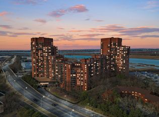 2038 Harmon Cove Tower, Secaucus, NJ 07094