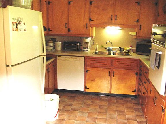 3rd image of 30 Sherwood Dr