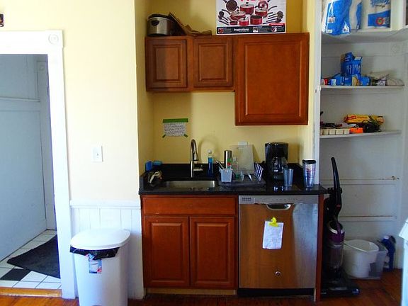 5th image of 112 Holland St #1