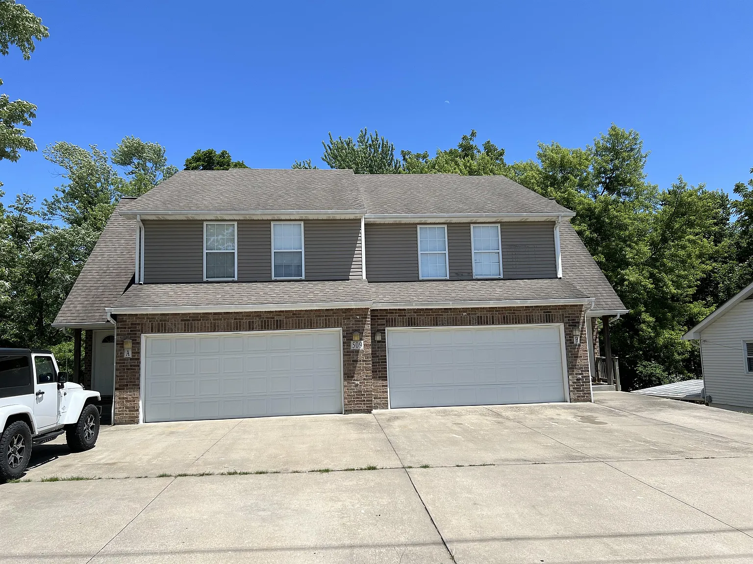 509 Zoll St - B — Photo 1