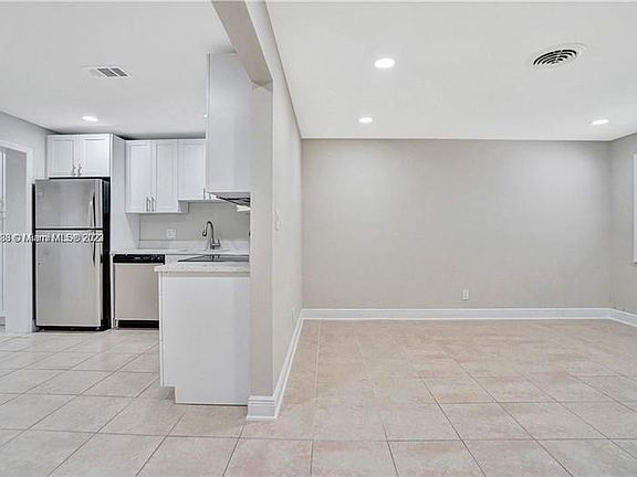 4th image of 9457 SW 52nd Ct #9457
