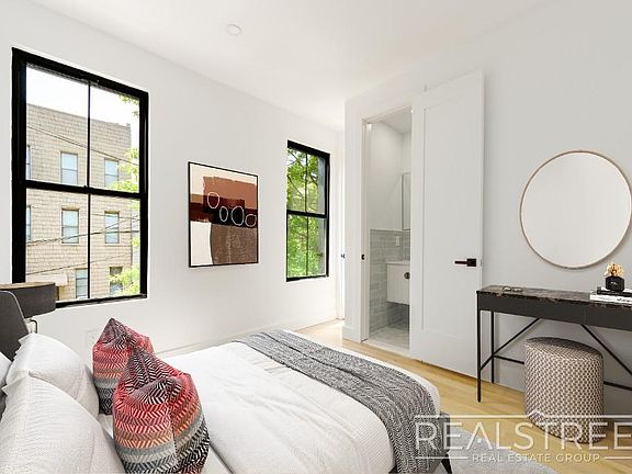 3rd image of 422 Humboldt St #2